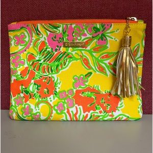 Lilly Pulitzer bag, nw/ot, clean, smoke/pet free home. Awesome carry around.